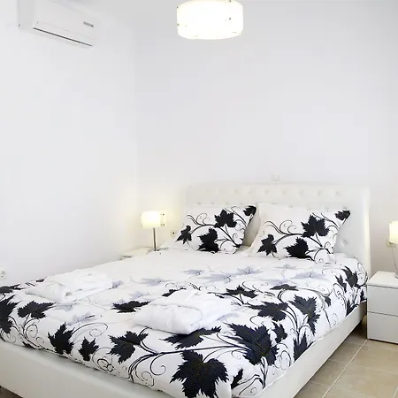 فندق Athiri Santorini 3*