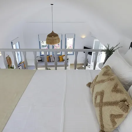 Athiri Santorini فندق إيميروفيغلي
