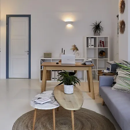 Athiri Santorini فندق إيميروفيغلي