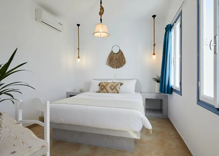 فندق Athiri Santorini 3*